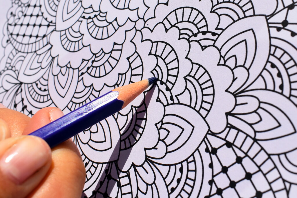 Patterned coloring for pencils